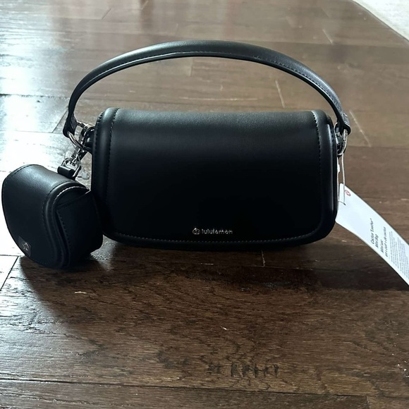 Lululemon-Leather Alternative Mini Bag 1.2L-Black-NWT - Picture 6 of 13